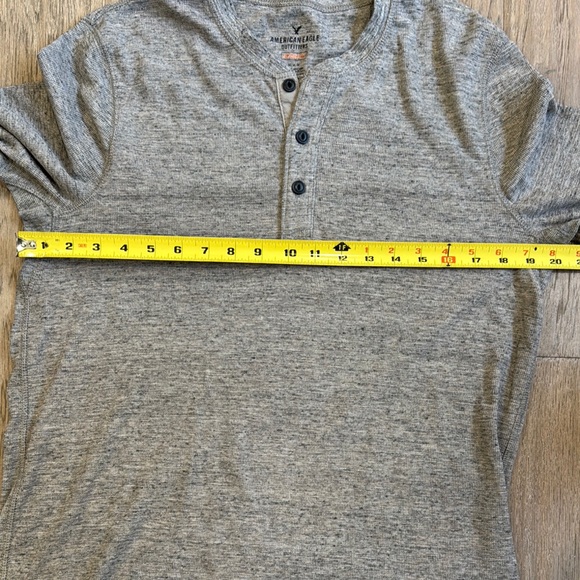 American Eagle Outfitters Gray Long Sleeve Henley Tee Size Medium - Picture 4 of 8